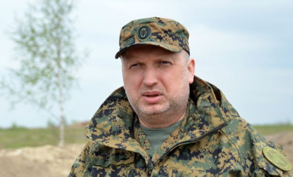 Турчинов не видит прогресса в военной сфере