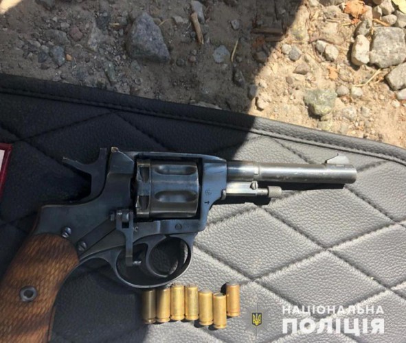 В машине подозреваемого нашли оружие и патроны