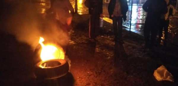 Во Львове под консульством РФ подожгли шины