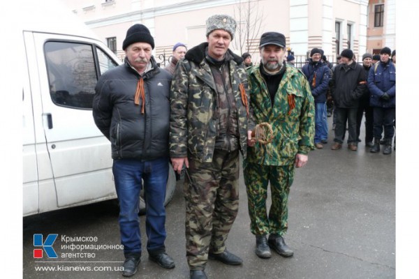 В Симферополе пикетируют Представительство президента