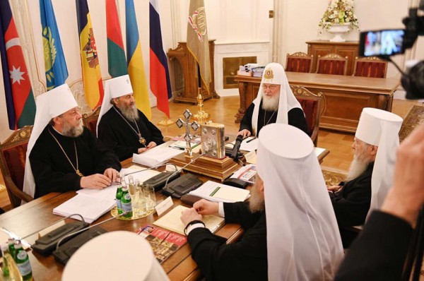 Заседание синода РПЦ прошло под предводительством патриарха Кирилла