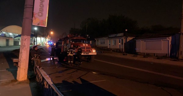 Пожар тушили спасатели