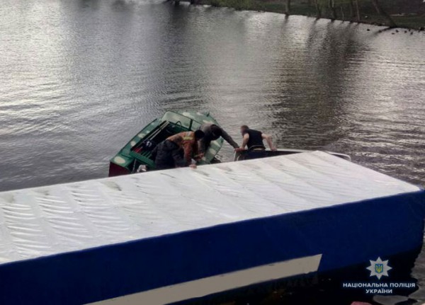 Водитель фуры после столкновения потерял управления