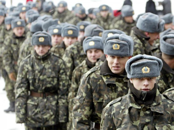 Из Крыма вывели уже более тысячи военных