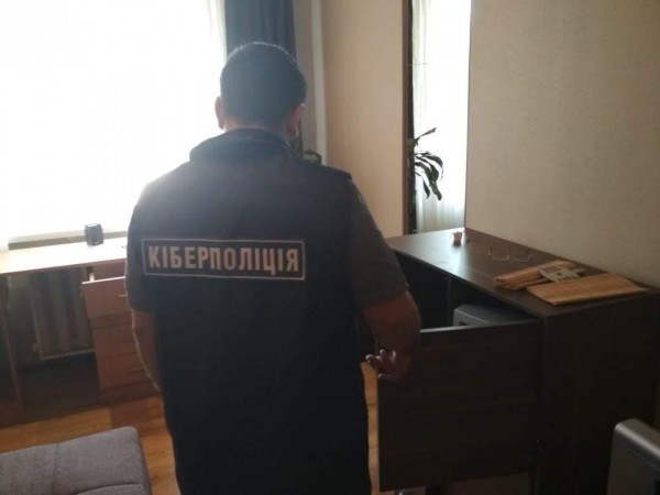 Киберполиция провела обыски