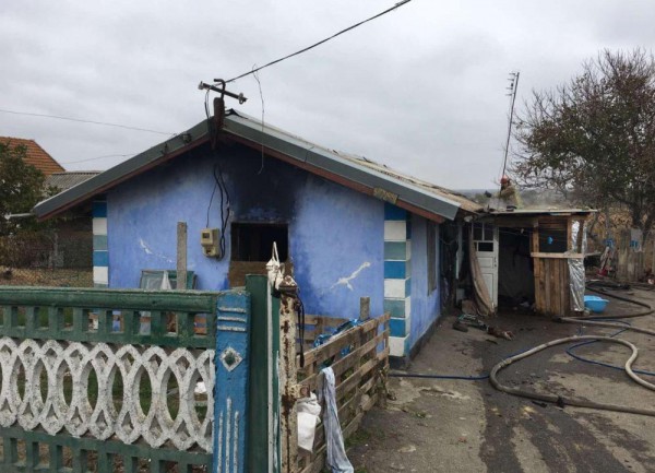 Пламя охватило 30 кв. м