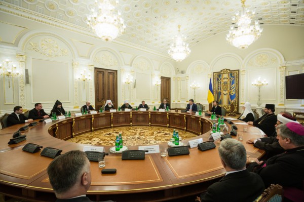 Порошенко призвал создать положение о каппеланах