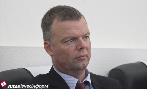 Хуг заявил, что боевики не отводят вооружение