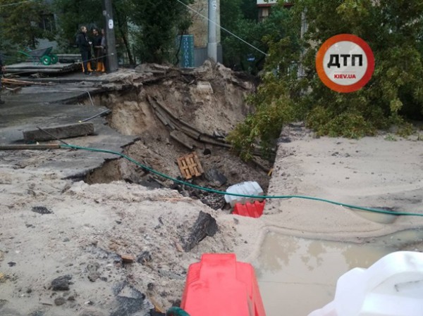При обвале пострадавших нет