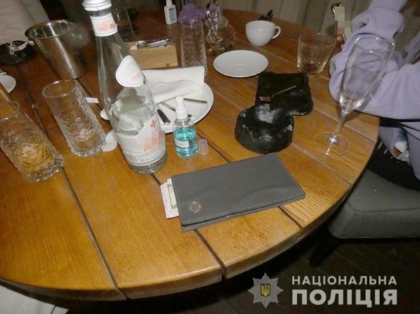 На момент проверки в ресторане находились четверо посетителей