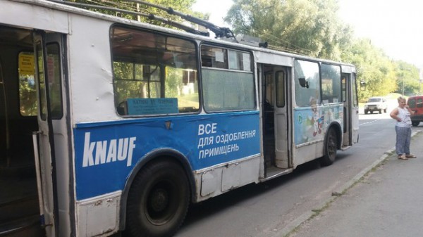 В Хмельницком обстреляли троллейбус