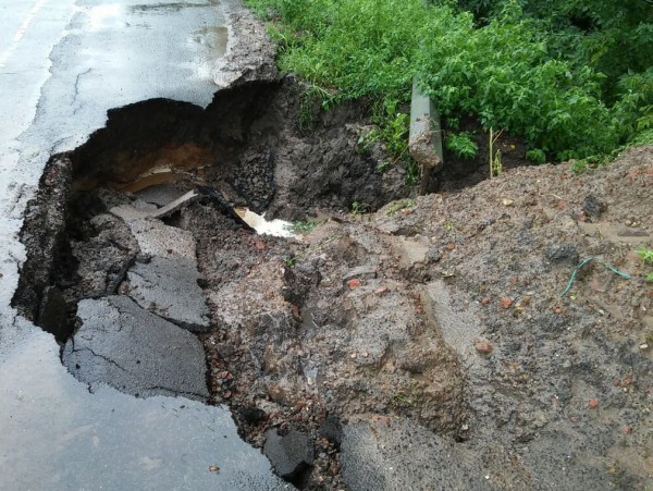 Также наблюдаются оползни