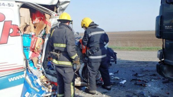 Спасатели доставали погибшего пассажира из-под обломков