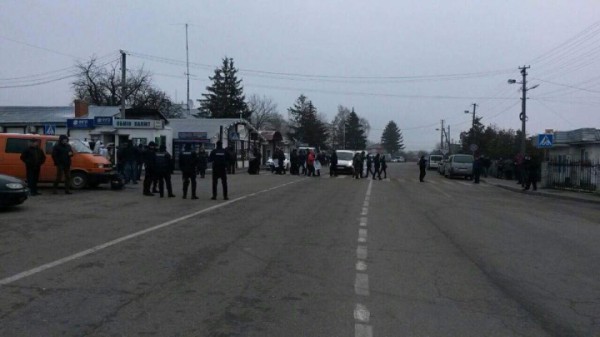 Заблокирована дорога к пункту пропуска Рава-Русская – Гребенное