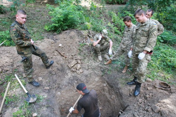 На Аскольдовой могиле нашли останки 600 немецких солдат