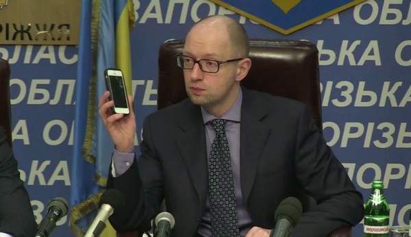 Вот по этому телефону звонил!