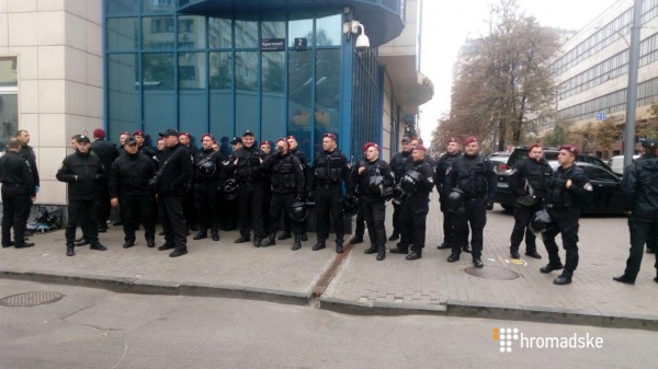 Для охраны суда было задействовано около 40 полицейских