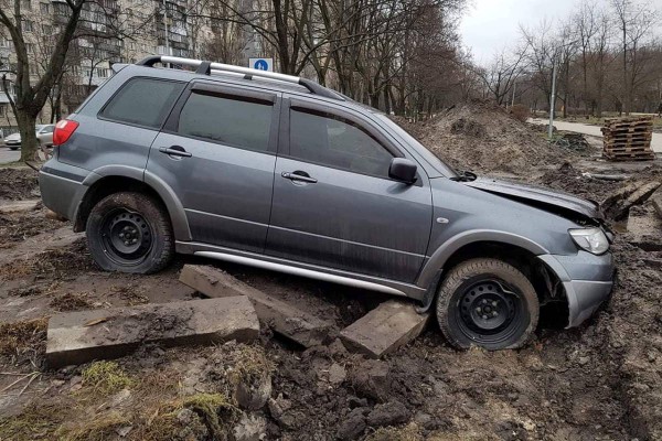 Для спасения авто понадобился эвакуатор