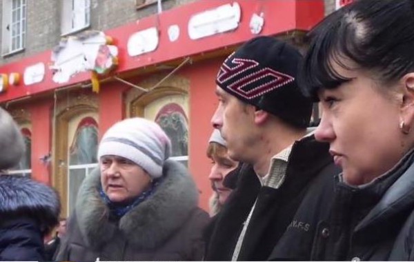 Мирные жители Донецка