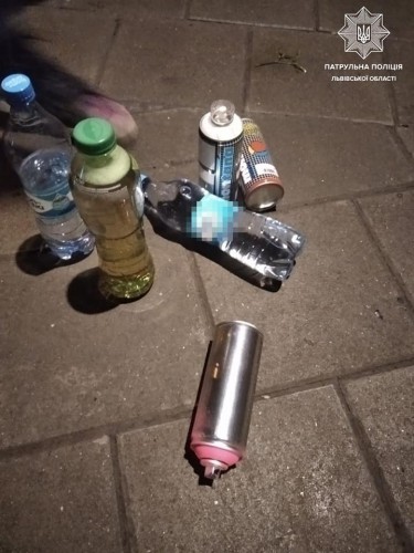 У вандалов нашли бутылки и баллоны с краской