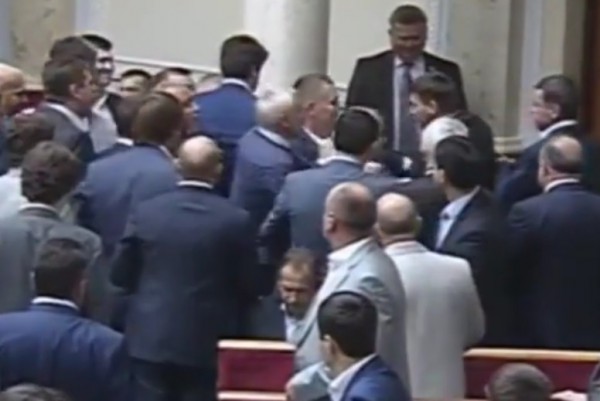 Очередная драка в парламенте
