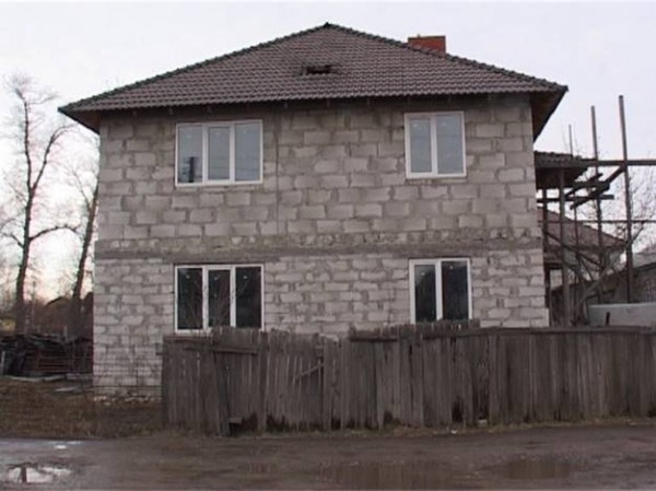 В Киеве неизвестный обстрелял дом из гранатомета