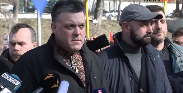 Тягнибок говорит, что из-за олигархов Украина проиграла войну
