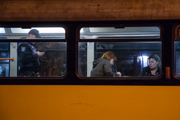 Потерпевшая ударилась головой и ее госпитализировали
