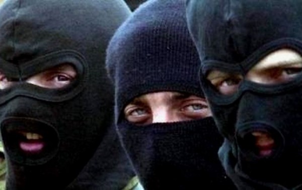 В Горловке активисты ДНР захватили здание окружной избирательной комиссии.