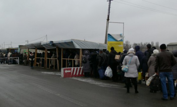 Многие жители Донбасса желают мира под любым флагом