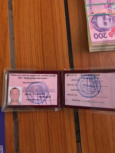 За деньги подозреваемые укладывали договора
