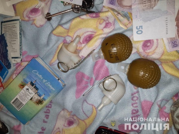 Изъяли оружие, которым они грозились в магазине