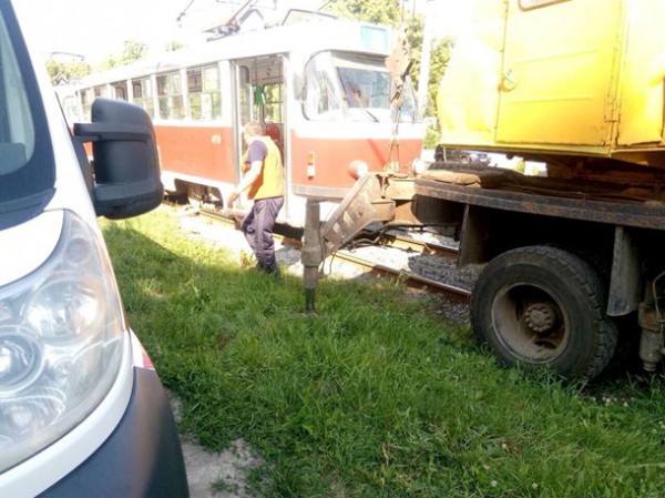 У мужчины сильно повреждены ноги, но он жив