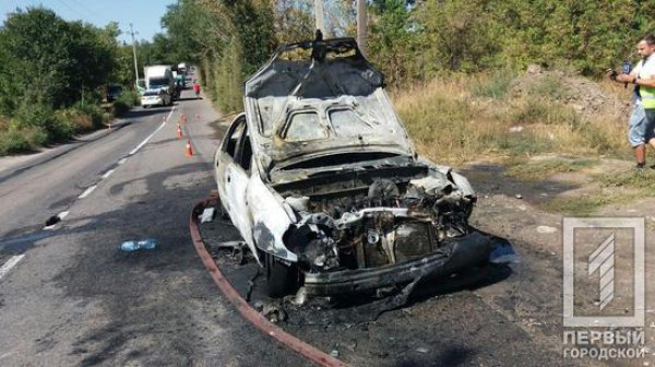 Пострадавшего ребенка спасают в реанимации скорой
