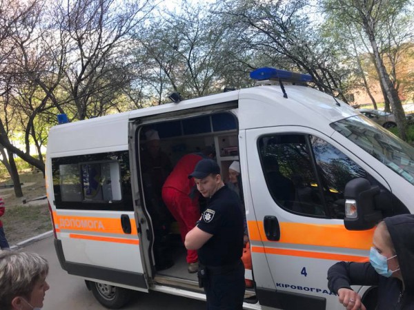 Волонтеры Дома Милосердия помогли убрать дом 78-летней пенсионерки
