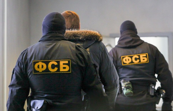Арестованный сбушник сам не может объяснить свои действия.