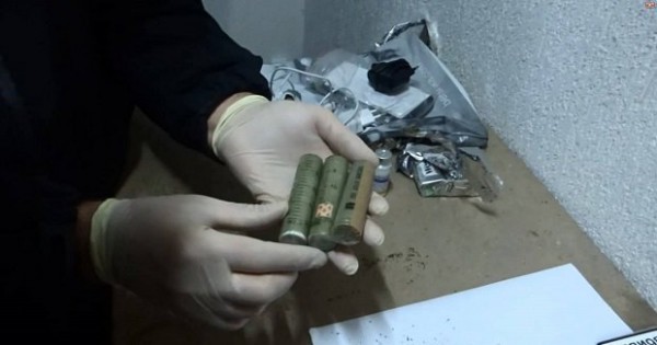 Инспектора задержали при очередной попытке пронести в СИЗО наркотические средства.