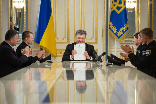 Порошенко подписал закон о полиции