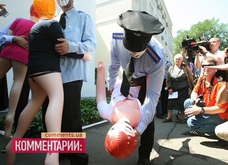 Возле здания Министерства внутренних дел провели флешмоб