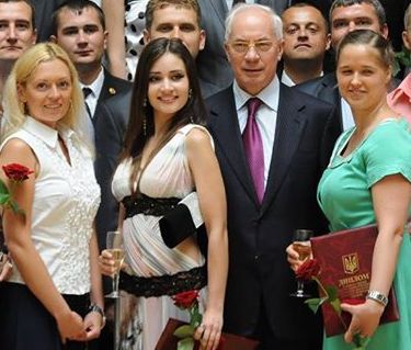 Николай Азаров на вручении премий Кабинета Министров