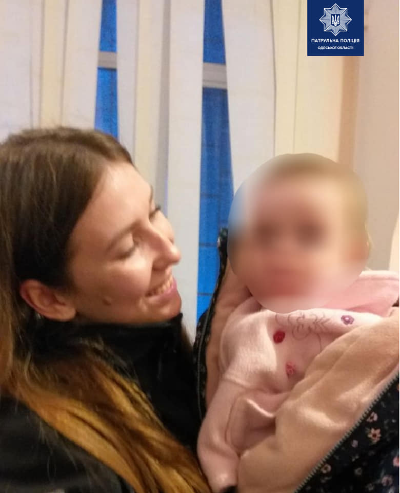 Малыша увезли медики