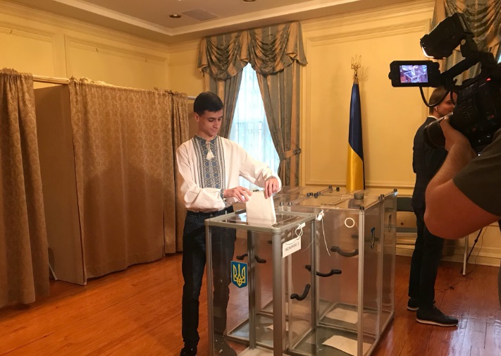 Посольство в Вашингтоне призвало украинцев активнее участвовать в выборах