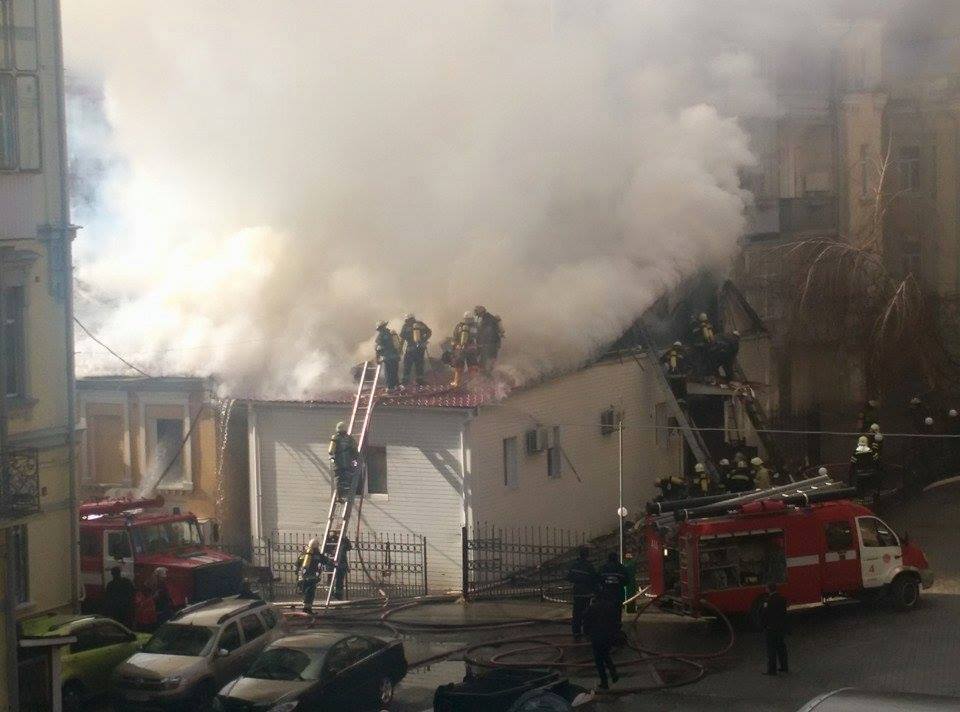 В пожаре на Саксаганского погибли двое спасателей