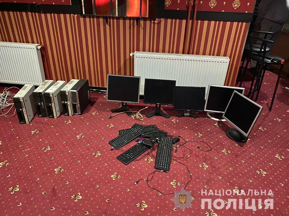 О заведении сообщила женщина