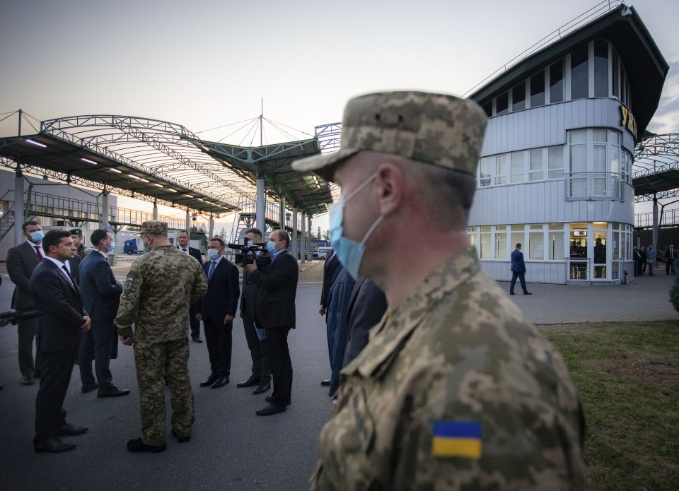 Зеленский поручил достроить пропускной пункт у Словакии, где километры пробок