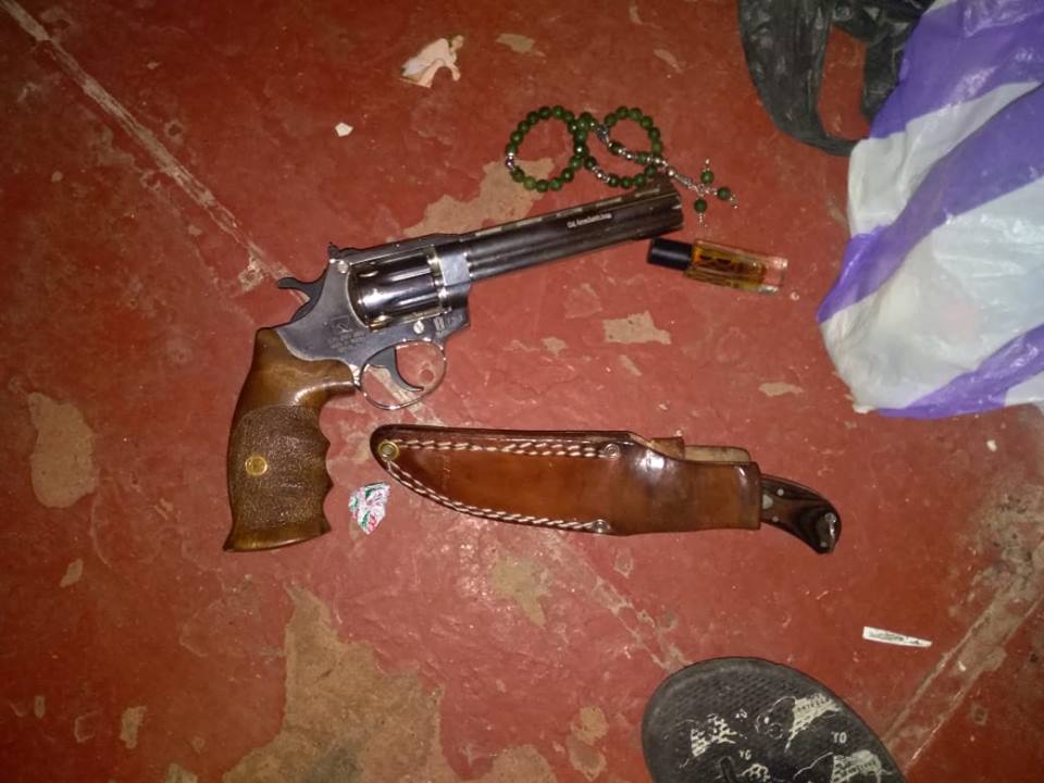 У мужчины изъяли пистолет и нож