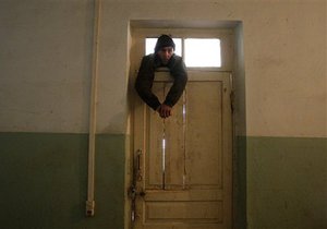 Под критерии современного рабства в мире попадают около 29,8 миллиона человек