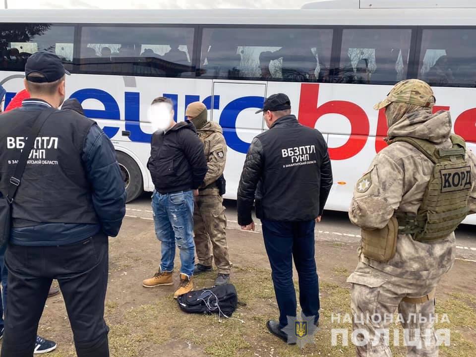 Момент задержание сутенера