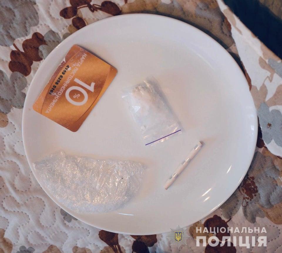 Девушкам раздавали амфетамин и экстази