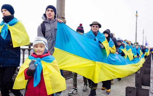 Украинцы довольны, что родились в Украине – опрос - Новости bigmir)net